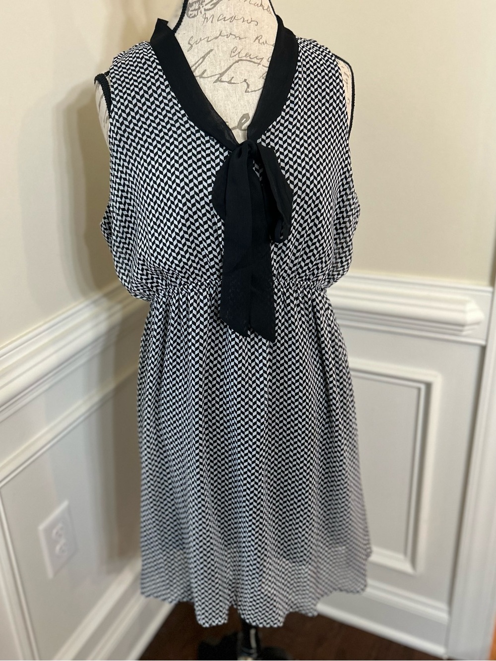 Xhilaration Black and White Geometric Print Dress